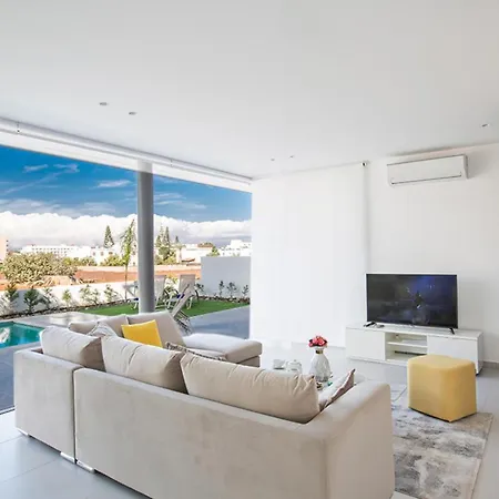 The Ultimate 5 Star Holiday In With Private Pool And Close To The Beach 1695