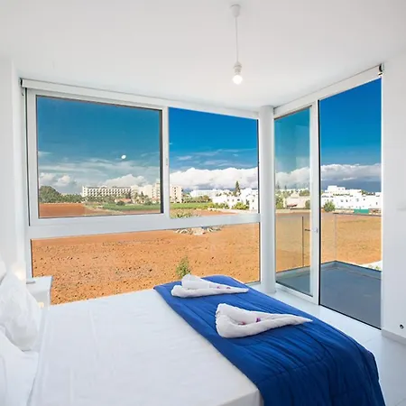 The Ultimate 5 Star Holiday In With Private Pool And Close To The Beach 1695 *